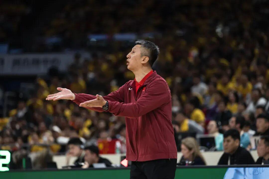 75%的酒精擦拭手机屏幕 75%的酒精擦拭手机屏幕